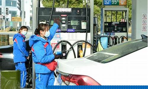 油价上涨是不是要买电车了_油价太贵想换电车